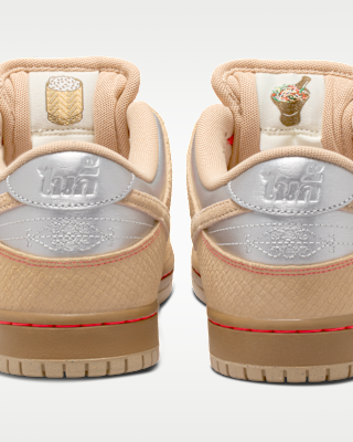 Nike SB Dunk Low Pro Skate Shoes. Nike JP